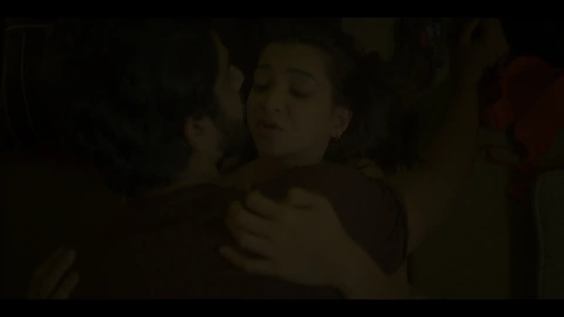 Plabita Borthakur lesbian kiss sex scene with sanghmitra from Bombay Begums thumbnail