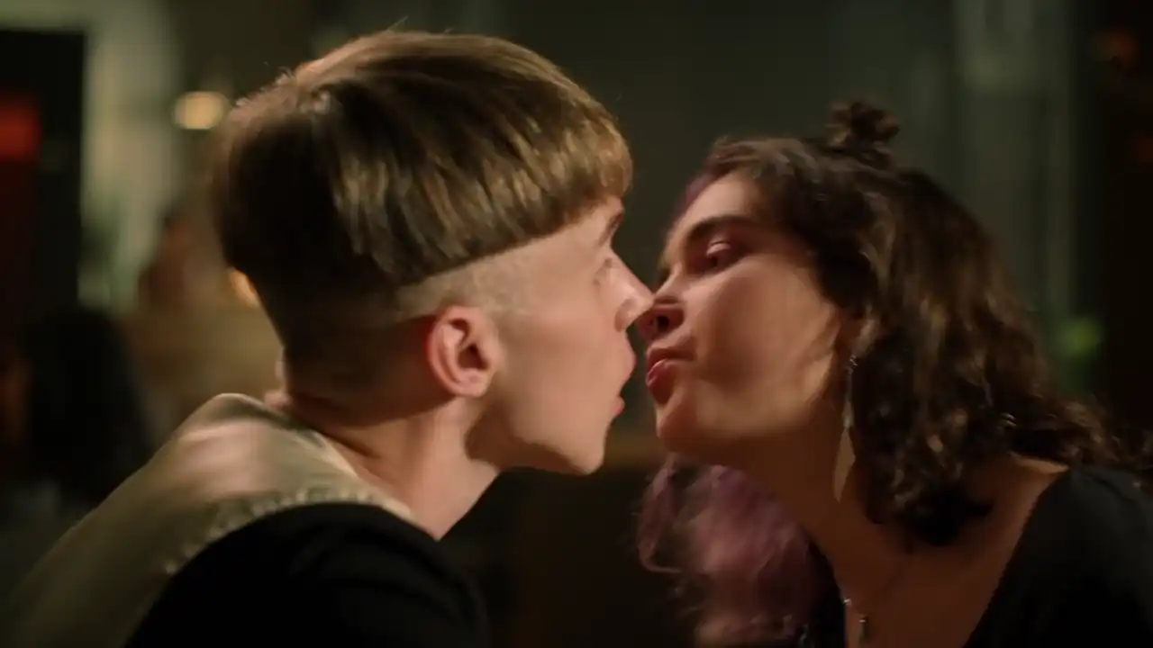 Sonya Slusarenko kissing and makeout scene from Sex Insta I Zno Exams thumbnail